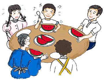 家族でスイカを食べる